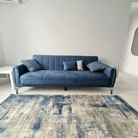 Dolphin Near Neversea Apartamento *