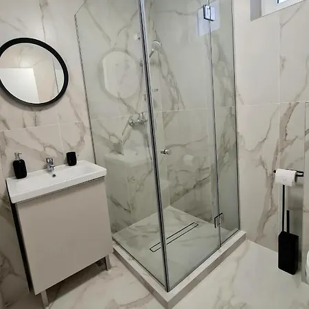 Dolphin Near Neversea Apartmán *