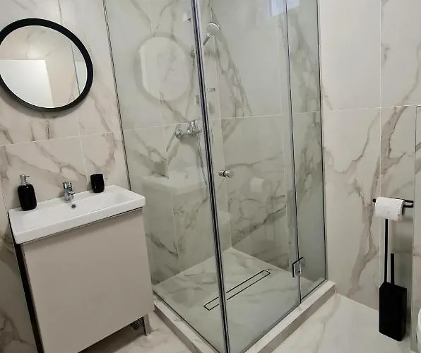 Dolphin Near Neversea Apartment *