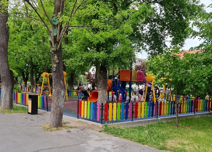 Apartment Dolphin Near Neversea